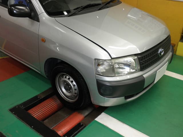 修理中の車